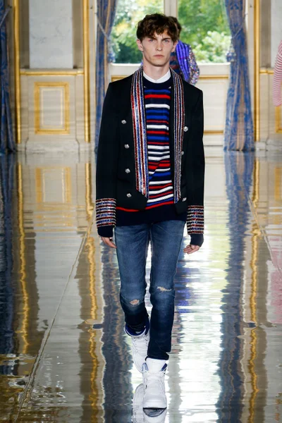 Look 25